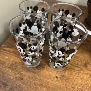 Disney Mickey Mouse Glass Tumbler Set